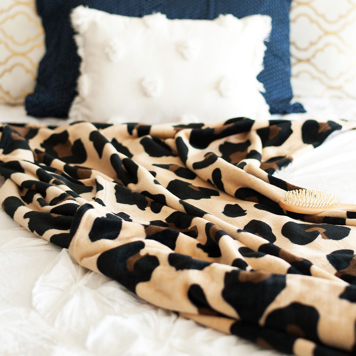 ✏️ Plush Blanket - Soft Polyester Throw - Wild Side (Customizable)